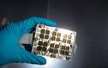 Ménage spatial : Thomas Pesquet emporte des surfaces antibactériennes « intelligentes » du CEA dans l'espace